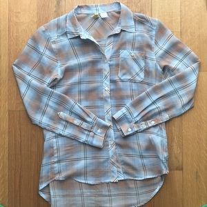 Loose & blouse plaid button down